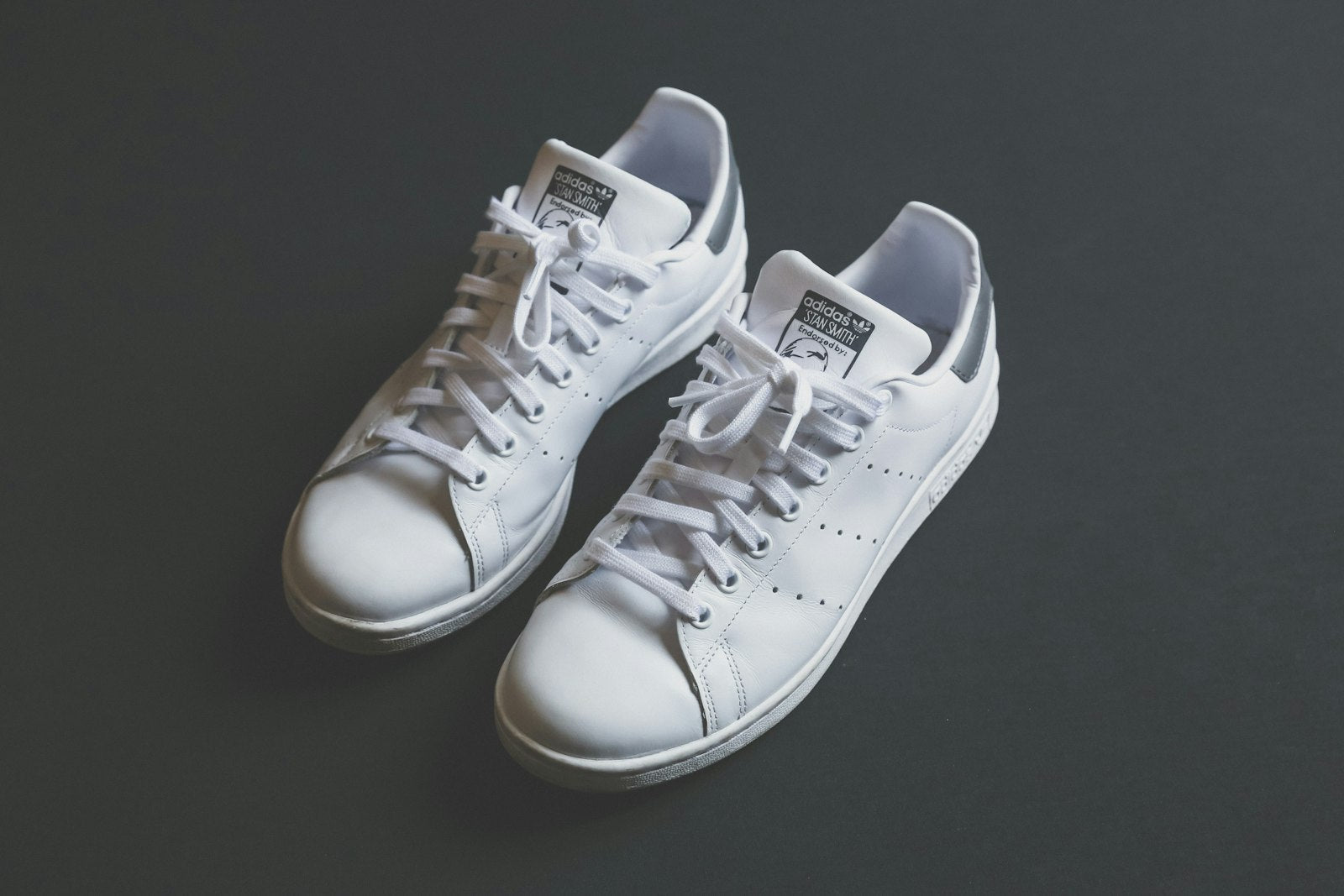 Weiße Sneaker