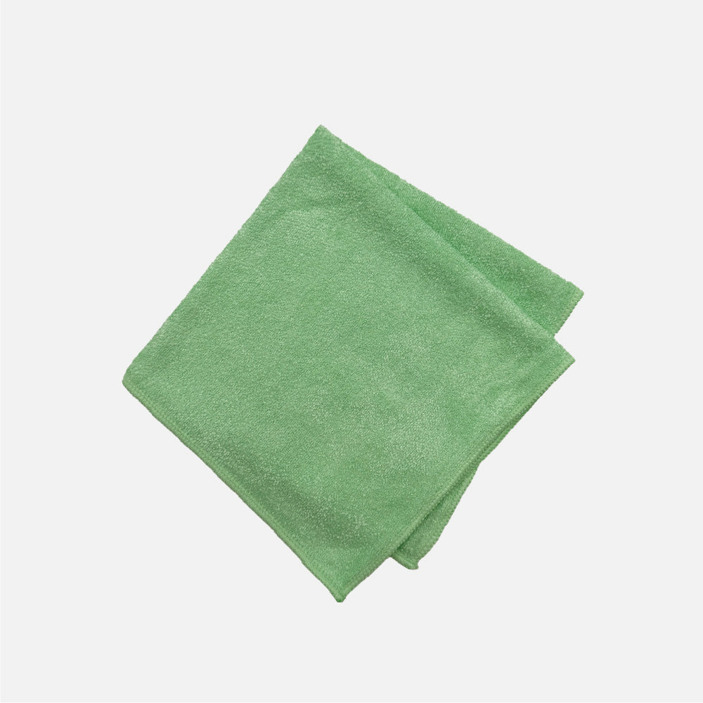 SUPER CLEAN Basic Microfasertuch in Grün vor hellgrauem Hintergrund