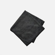 SUPER CLEAN Basic Microfasertuch in Schwarz vor hellgrauem Hintergrund