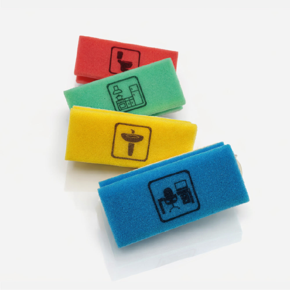 SUPER CLEAN Hygiene-Schwamm Set mit farbigen Schwämmen und Anwendungssymbolen vor hellgrauem Hintergrund
