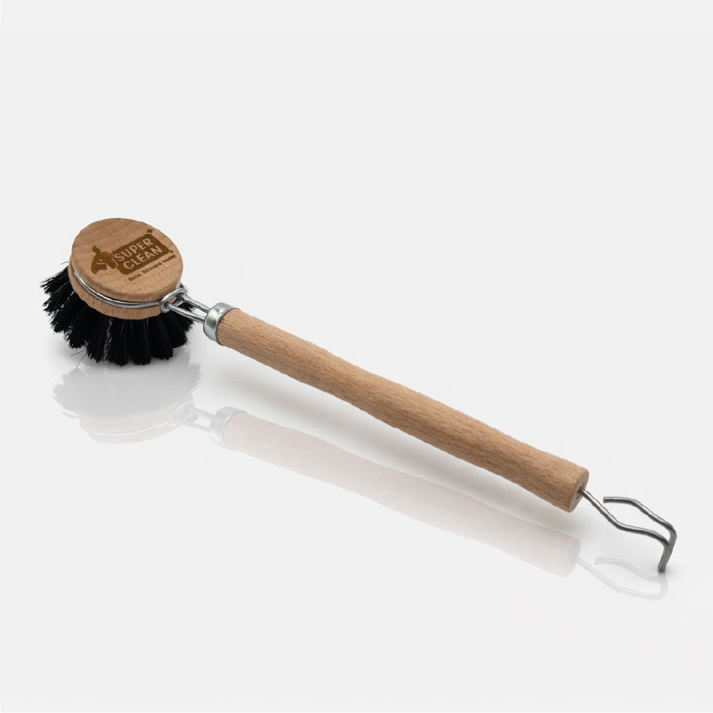 SUPER CLEAN Spülbürste aus Holz mit Schweifhaarborsten und Logo-Gravur vor hellgrauem Hintergrund